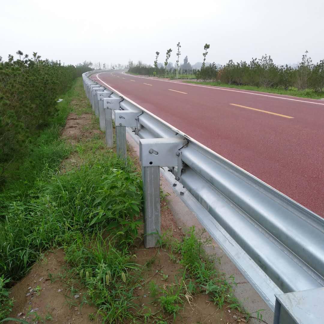 公路护栏板